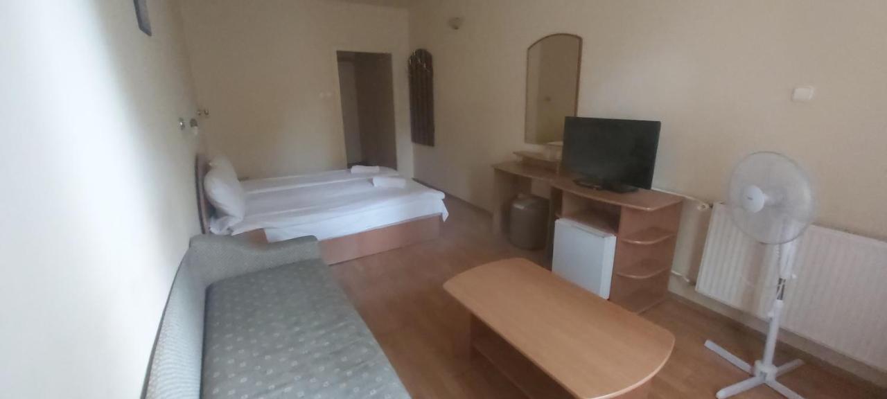 In Hotel Hajduszoboszlo Ngoại thất bức ảnh